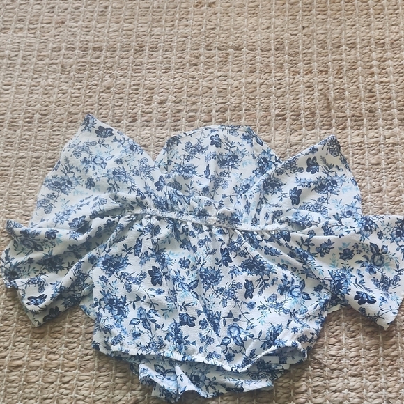 Blue and White Off Shoulder Cropped Blouse with Delicate Design - Picture 4 of 5